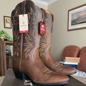 Ariat Heritage Western R-toe boot. Distressed brown